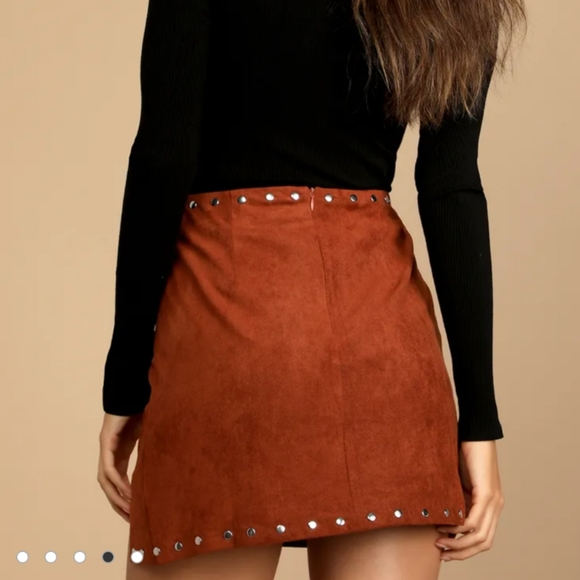 NWT faux suede studded mini skirt - Picture 5 of 9
